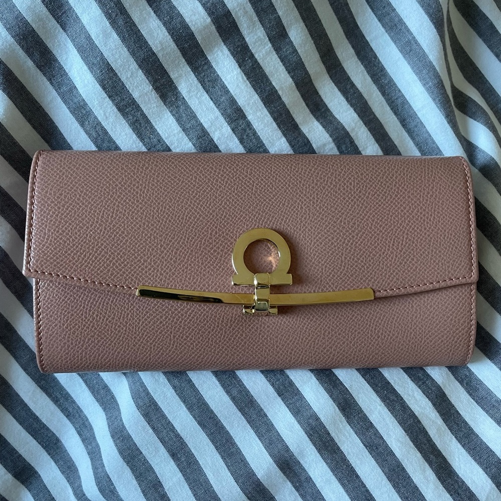 Salvatore Ferragamo Icona Wallet w/ ID tag in blush. Brand new! Retails for $795